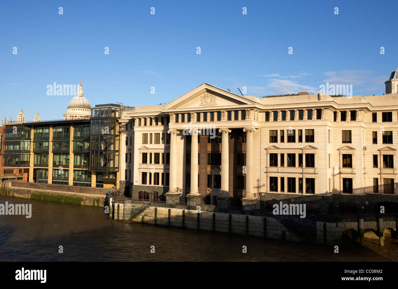 the vintners hall on the banks of the river thames London England UK United kingdom Stock Photo
