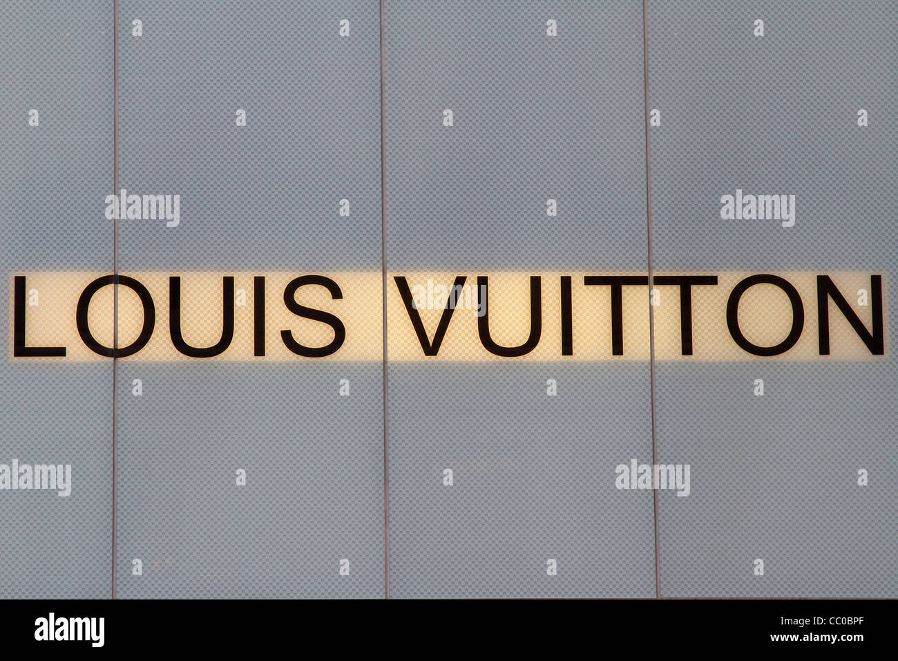 A Louis Vuitton box. editorial stock image. Image of business - 140895919