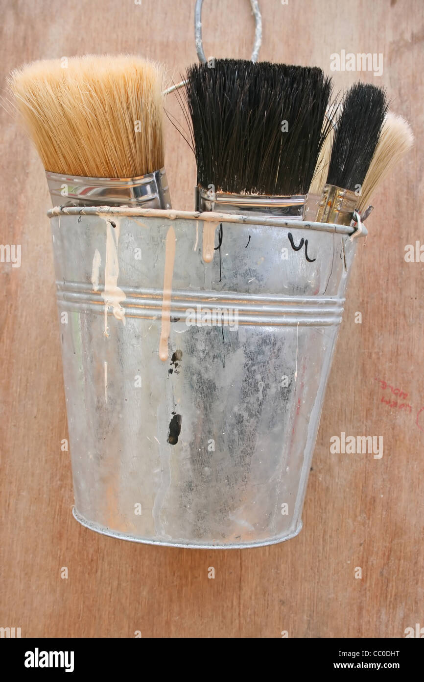Painters brushes in a painters kettle bucket Stock Photo Alamy
