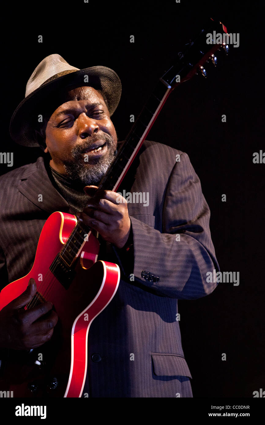 Chicago blues festival hi-res stock photography and images - Alamy