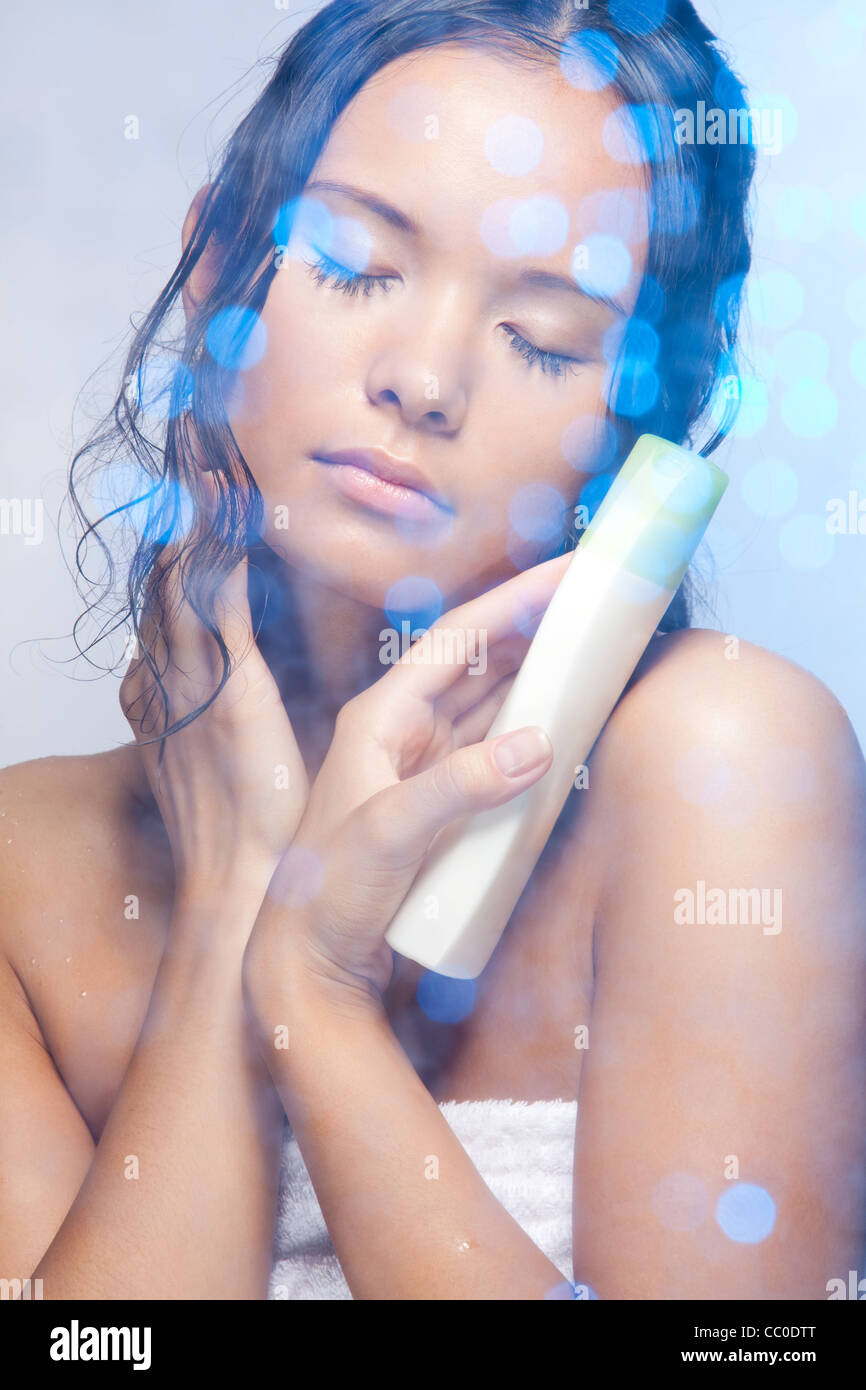 Shampoo woman shower High Resolution Stock Photography and Images - Alamy