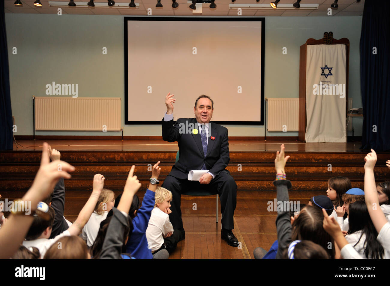 Alex Salmond addresses school pupils Stock Photo
