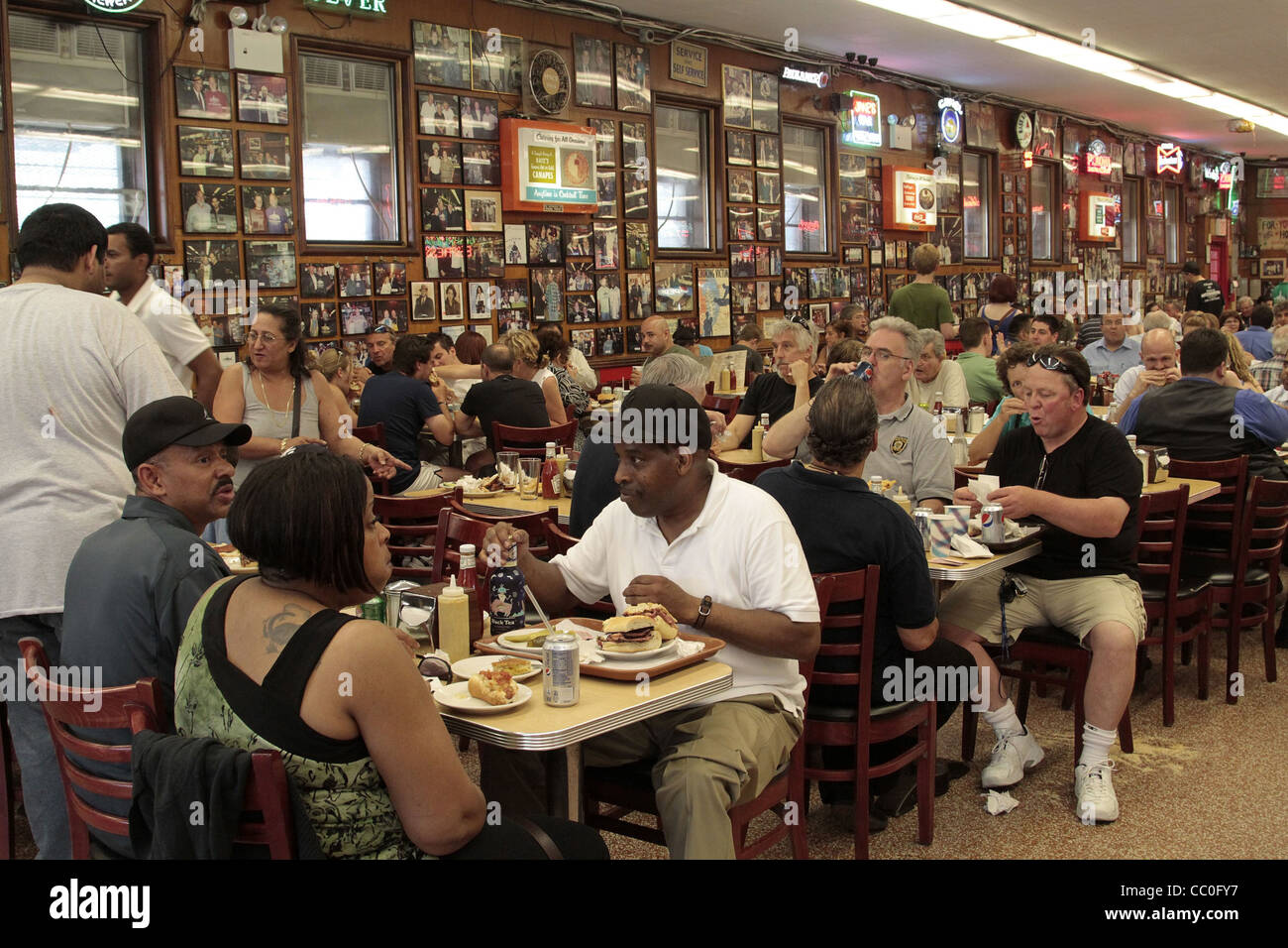 Katz S Delicatessen Restaurant Manhattan New York City New York Stock Photo Alamy