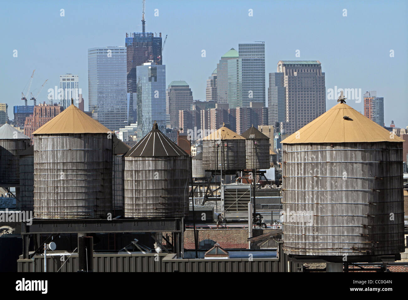 WATER TANKS ON BUILDINGS' ROOFS, CHELSEA, MANHATTAN, NEW YORK CITY, NEW