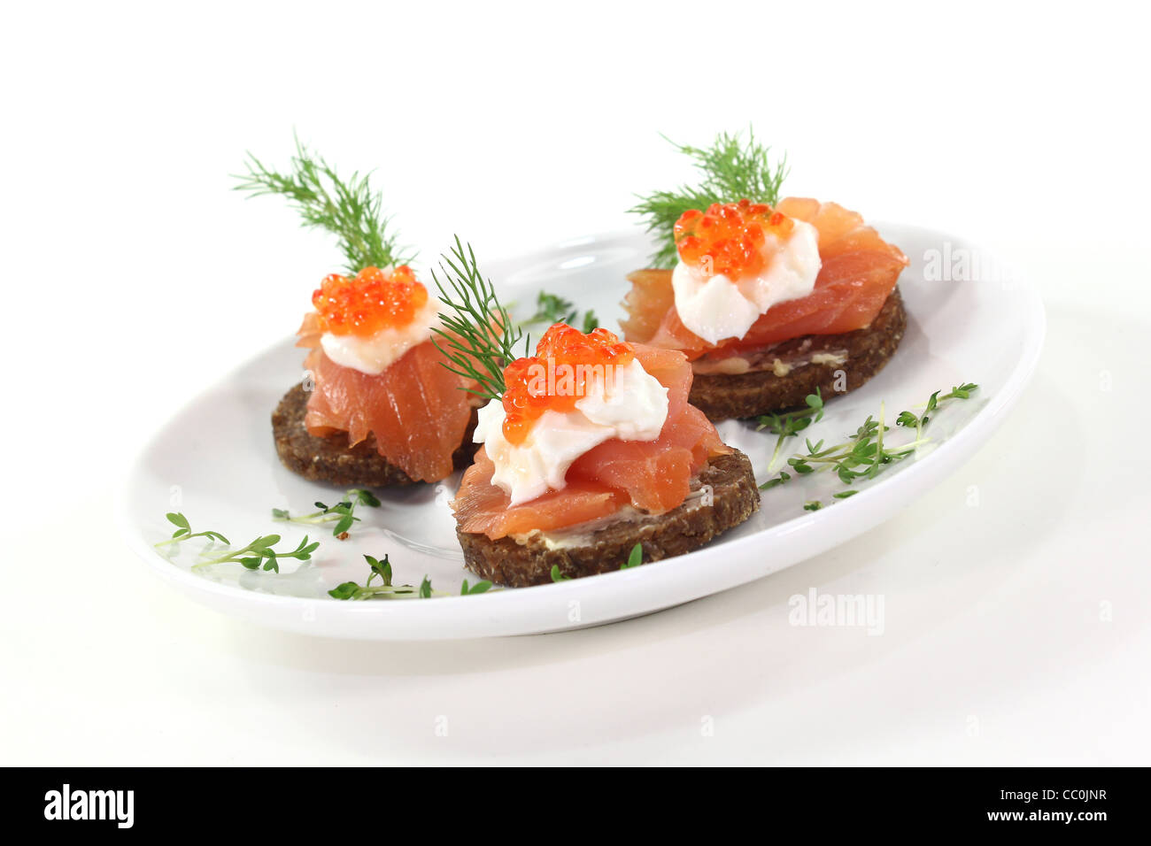 Pumpernickel bread with smoked salmon, cream cheese, caviar and dill on