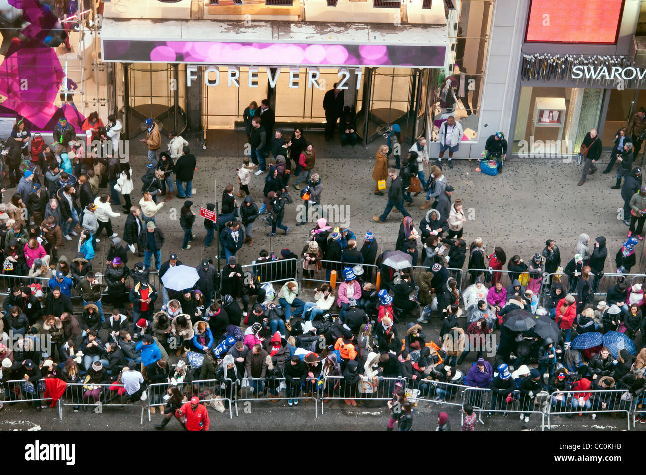 Thousands Of Thousands upon thousands of revelers pack Times Square Stock Photo - Alamy