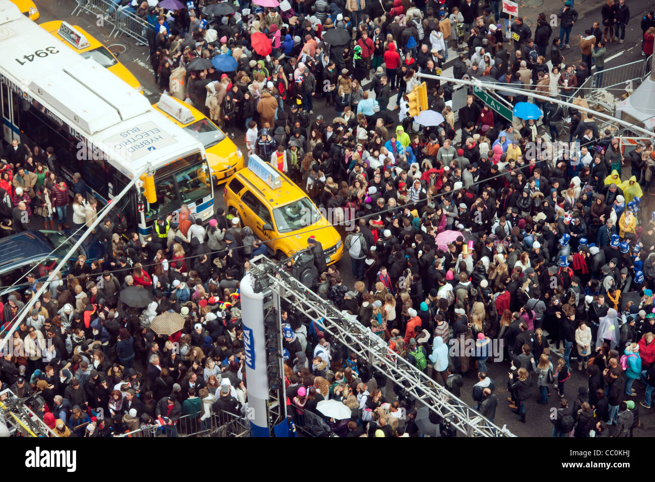 Thousands Of Thousands upon thousands of revelers pack Times Square Stock Photo - Alamy