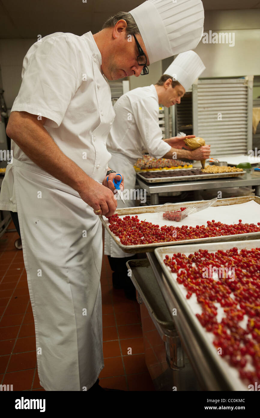 Pastry chefs prepare 10,000 desserts for over 3000 guests for a New