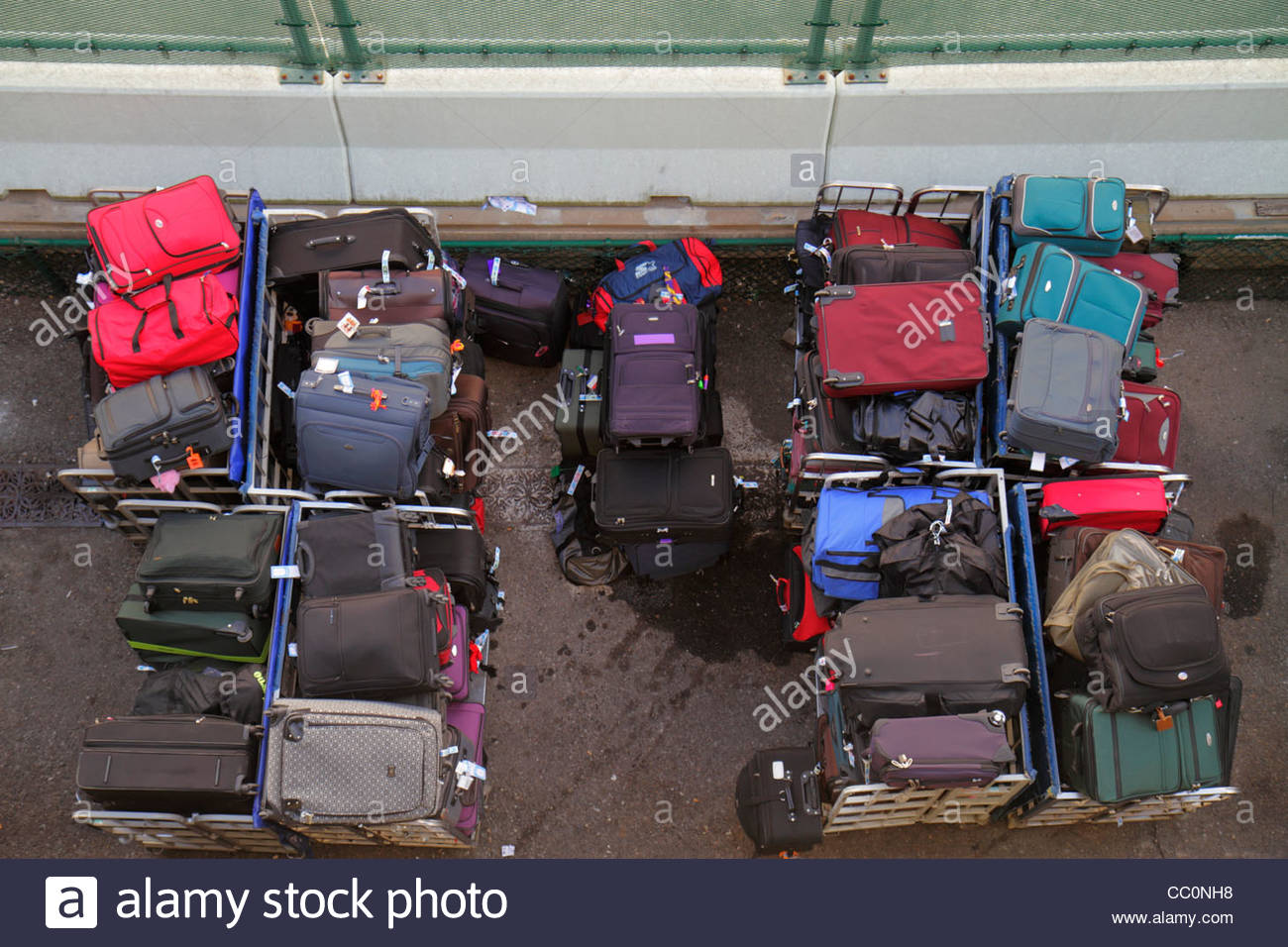 Cruise Ship Luggage Stock Photos & Cruise Ship Luggage Stock Images Alamy