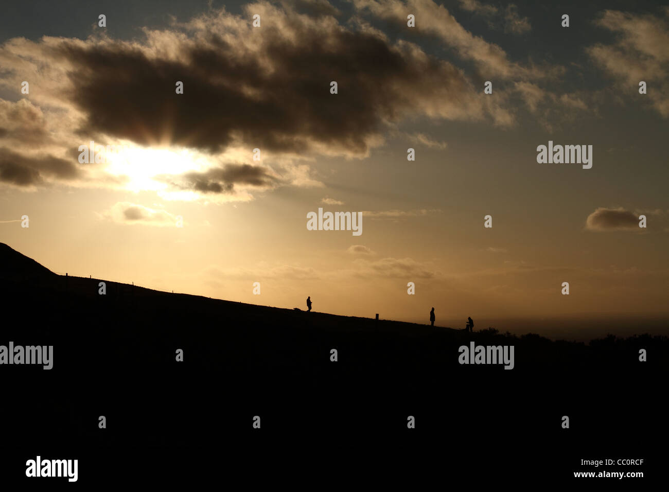 Hiker silhouette silhouetted hi-res stock photography and images - Alamy