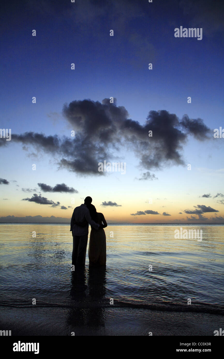 Romantic couple silhouette Stock Photo - Alamy
