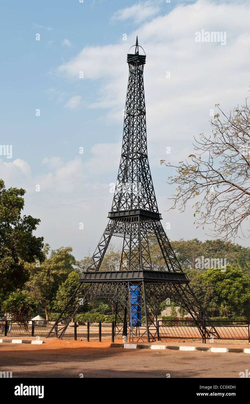 Copies, replicas and reproductions of the Eiffel Tower in China