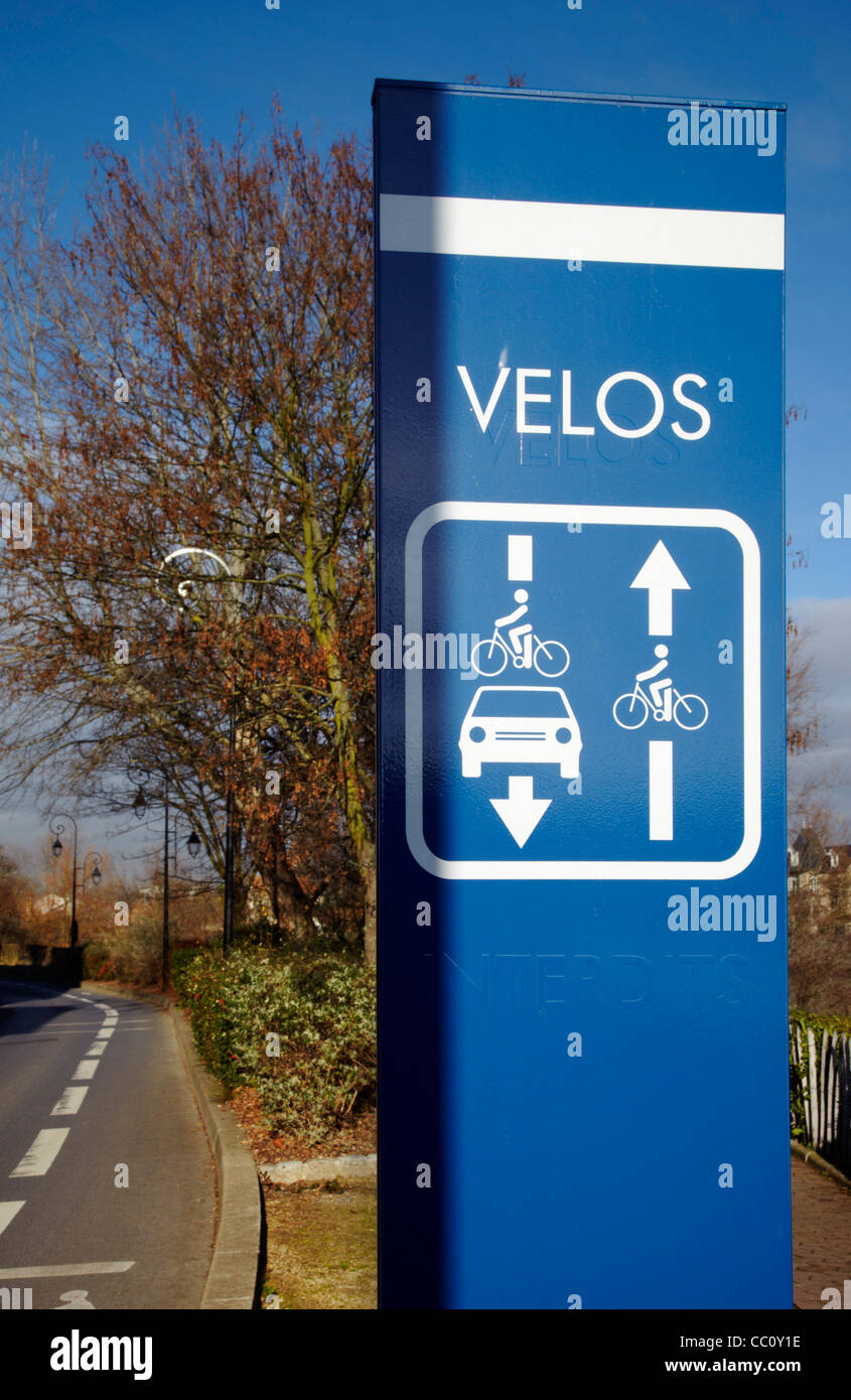 Road sign indicating a new contra-flow cycling route on an otherwise one-way street. Le Perreux-sur-Marne, Val-de-Marne, France. Stock Photo