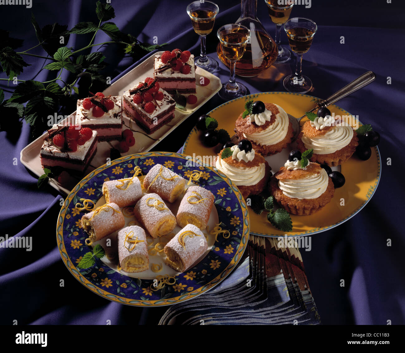 Tableau: Raspberry cuts, tokajer - cream tartlets, lemon sponge rolls ...