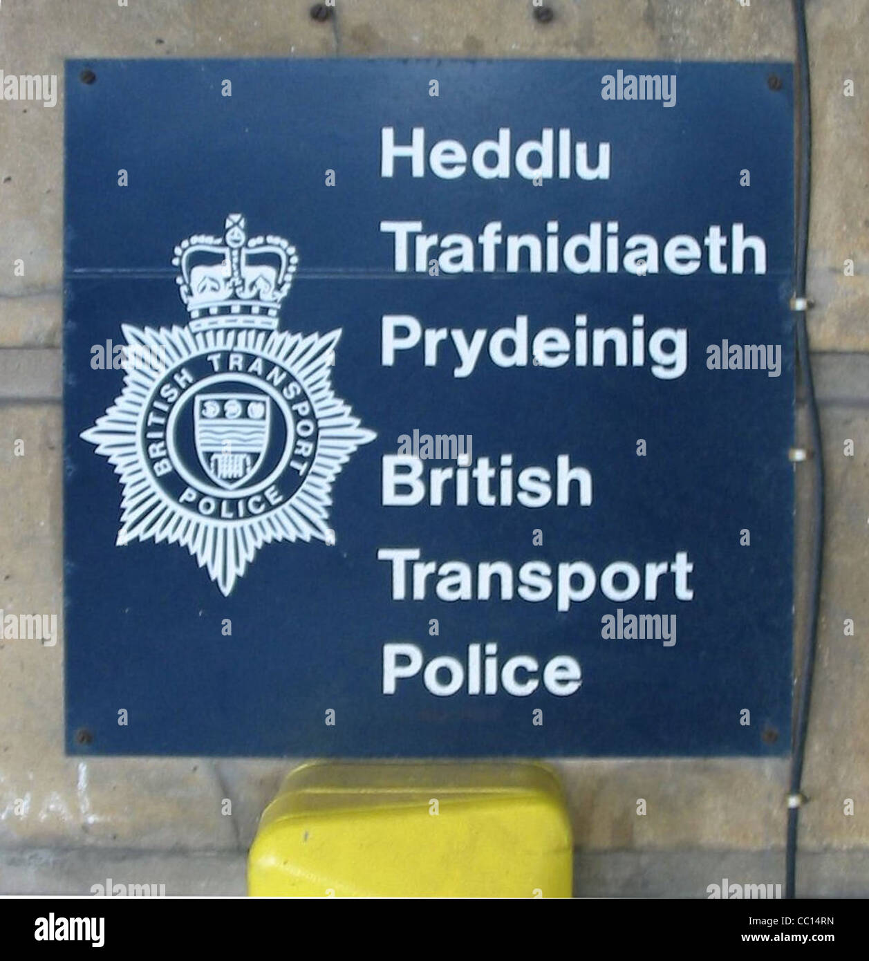 British Transport Police sign english and welsh Stock Photo