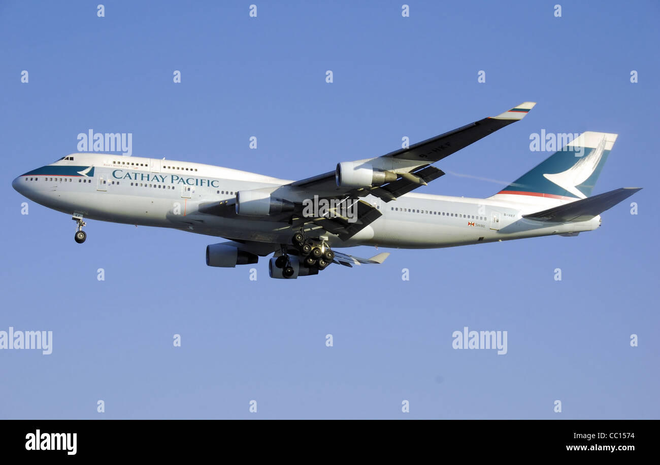 Cathay Pacific Boeing 747-400 (B-HKF) lands at London Heathrow