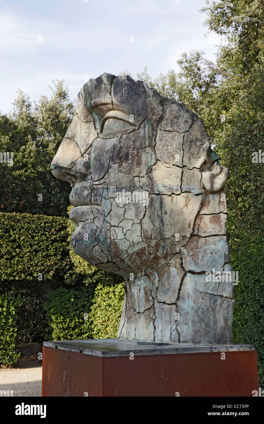 Face/head sculpture in Bronze (1998) by the Polish artist Igor Mitoraj (b. 1944) in the Boboli Gardens / Giardano di Boboli Stock Photo