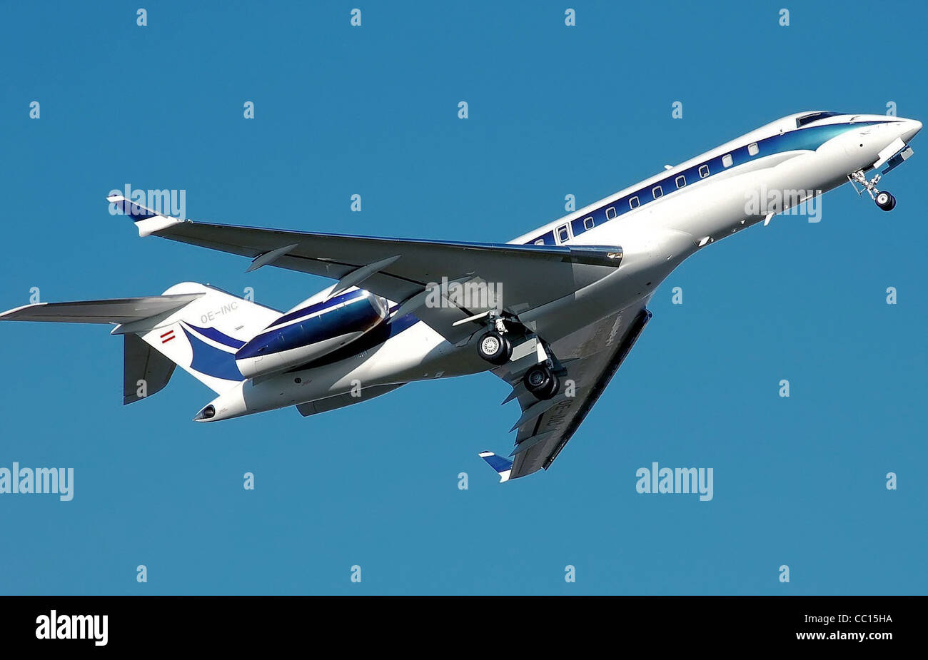 Bombardier global 5000 aircraft hi-res stock photography and images - Alamy