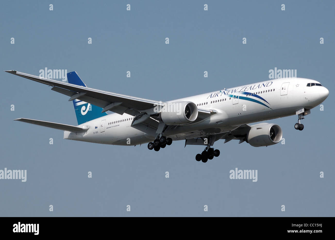 Air New Zealand Boeing 777-200ER (ZK-OKB) lands at London Heathrow