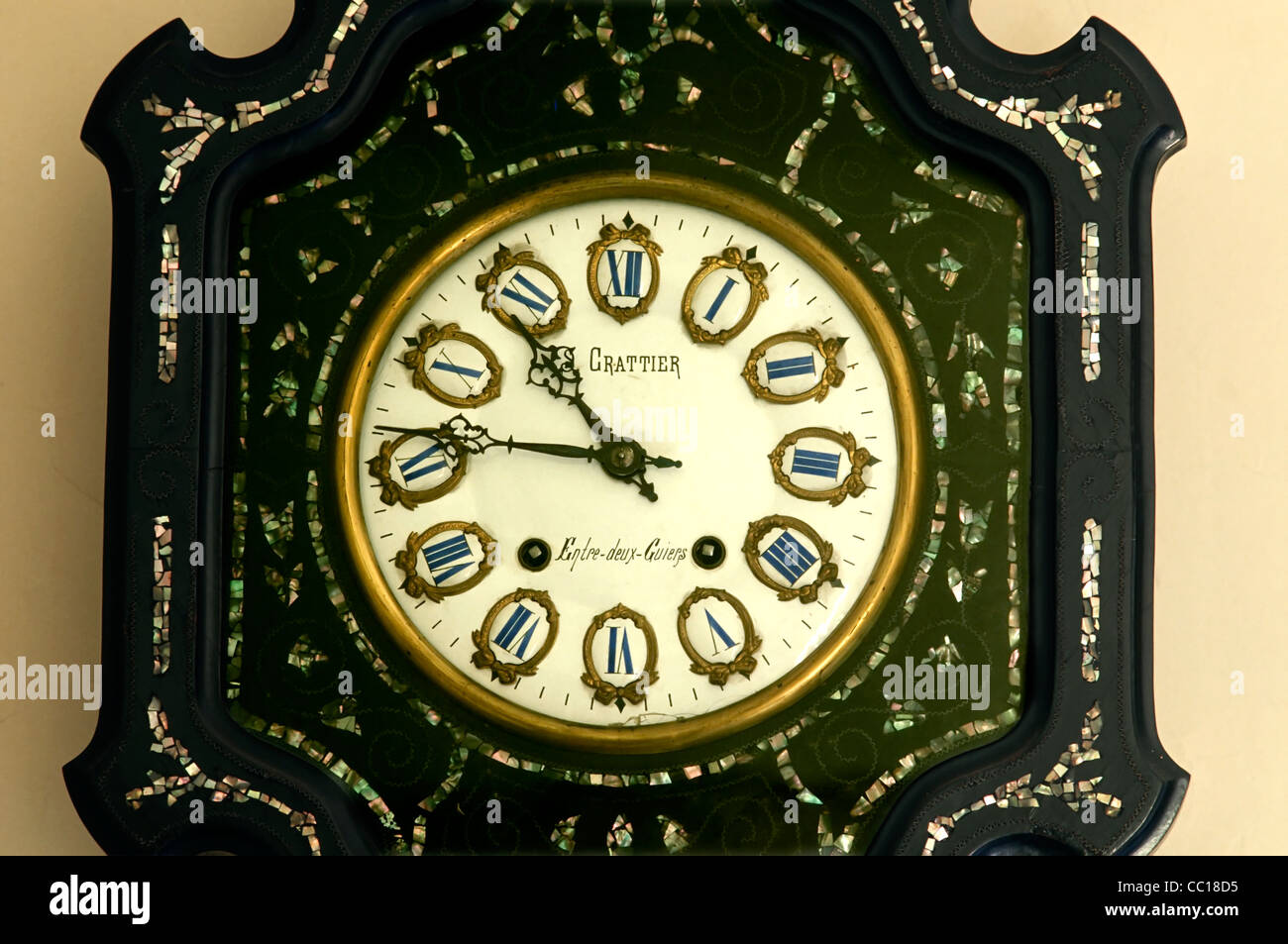 Pendulum clock hires stock photography and images Alamy