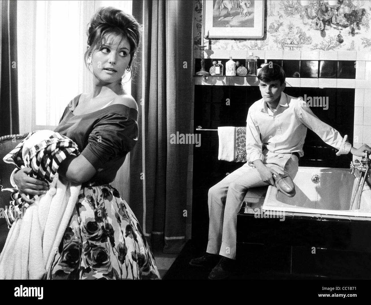 CLAUDIA CARDINALE & JACQUES PERRIN GIRL WITH A SUITCASE (1961)