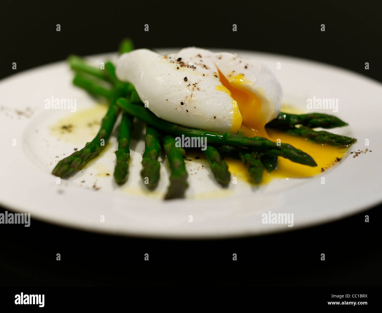 poached egg and asparagus Stock Photo