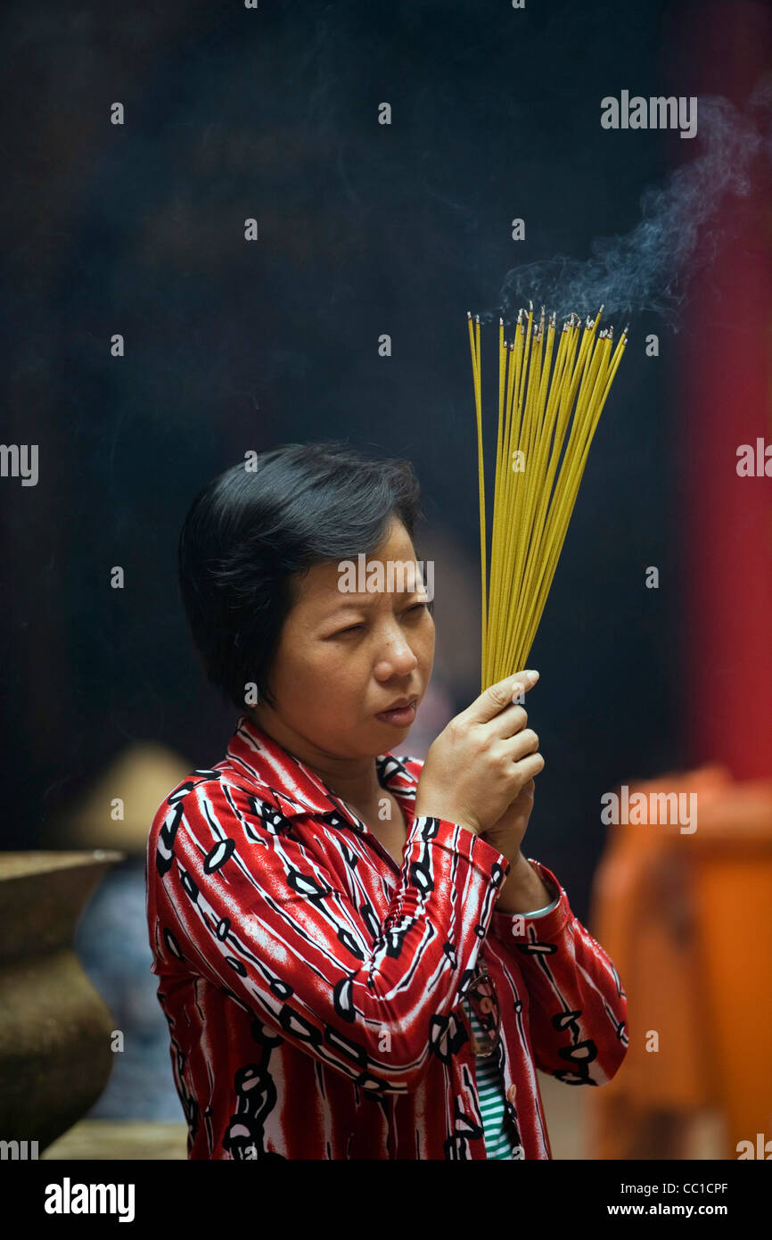 Lighted incense hi-res stock photography and images - Alamy