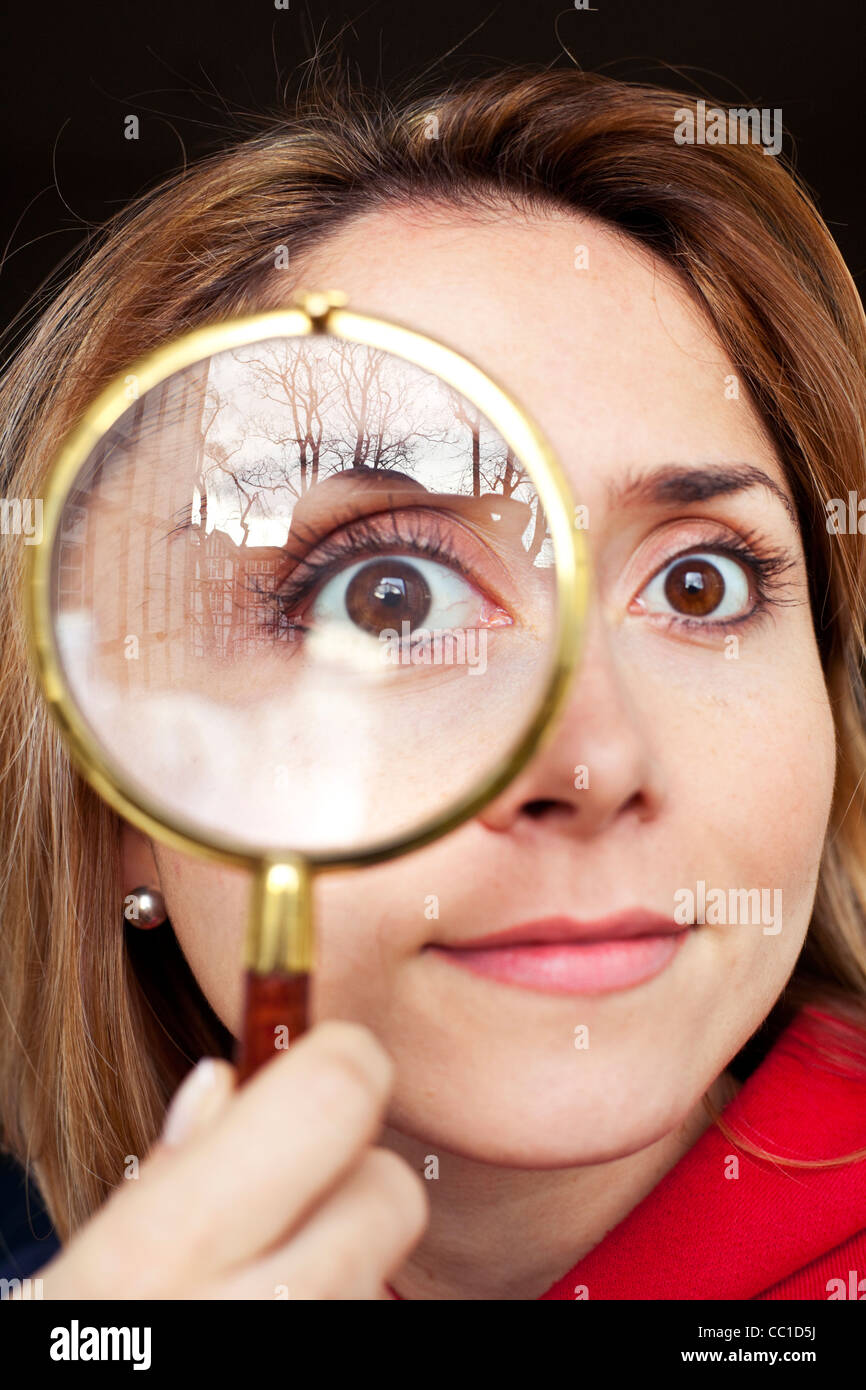 Magnifying glass eye hires stock photography and images Alamy