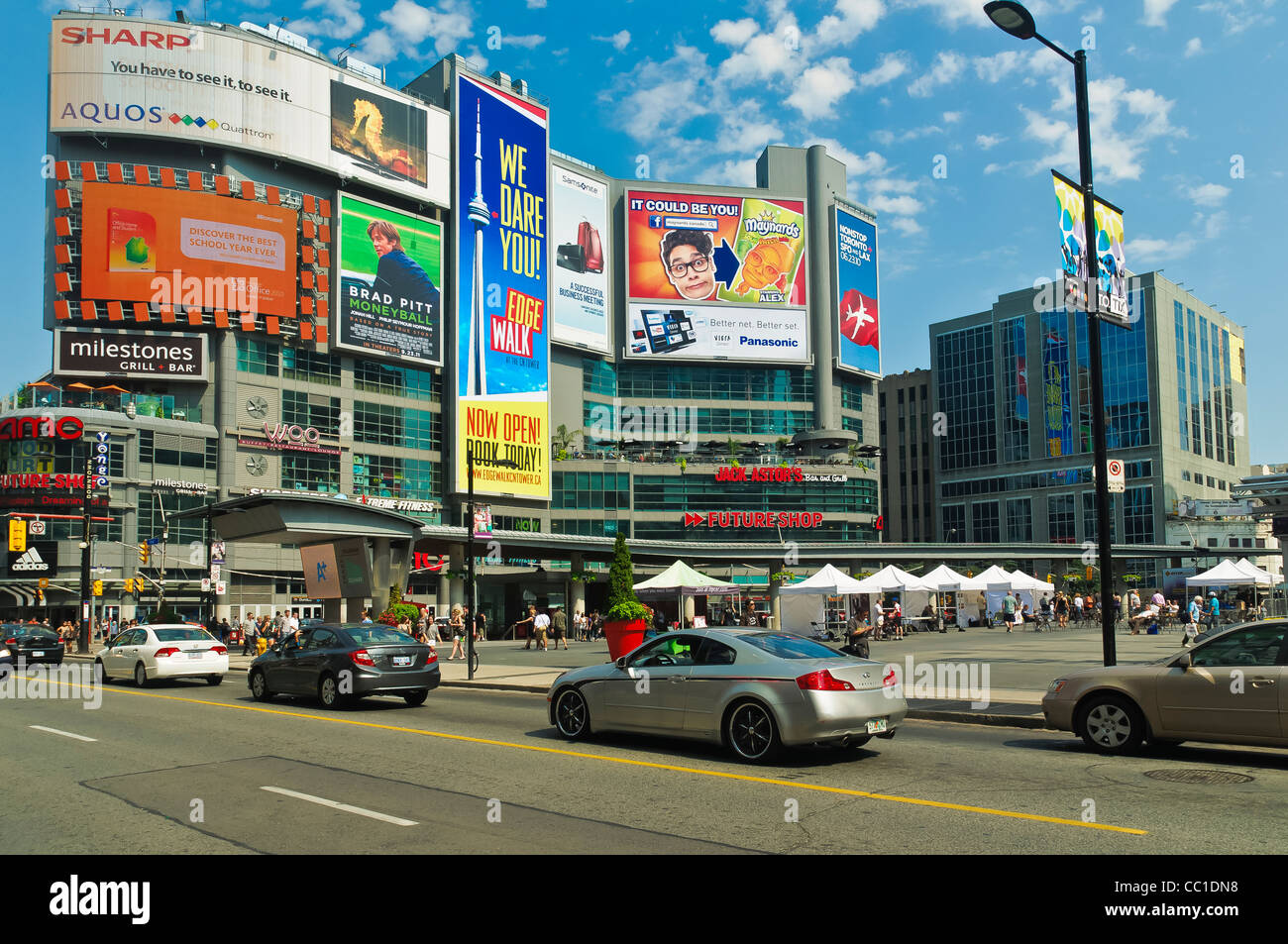 Downtown yonge yonge dundas square hires stock photography and images
