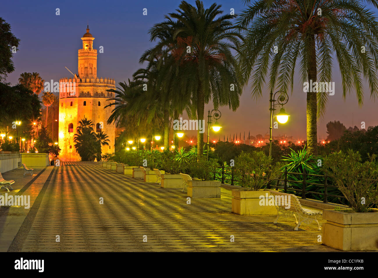 Torre del Oro (Tower of Gold) which also houses the Museo Maritimo along Paseo Alcalde Marques del Contadero at dusk, Seville. Stock Photo
