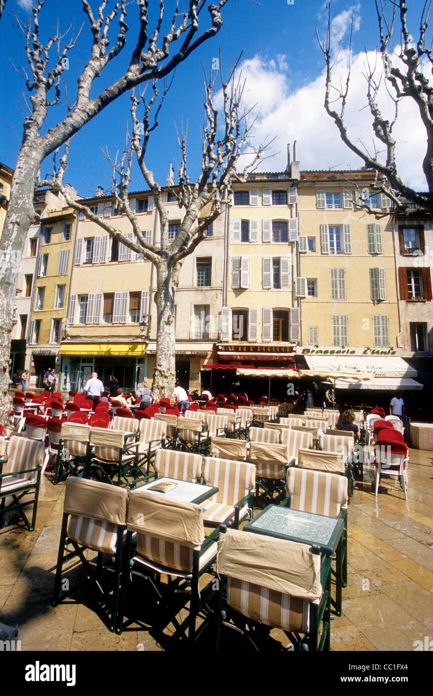 Outdoor café in provence hi-res stock photography and images - Alamy