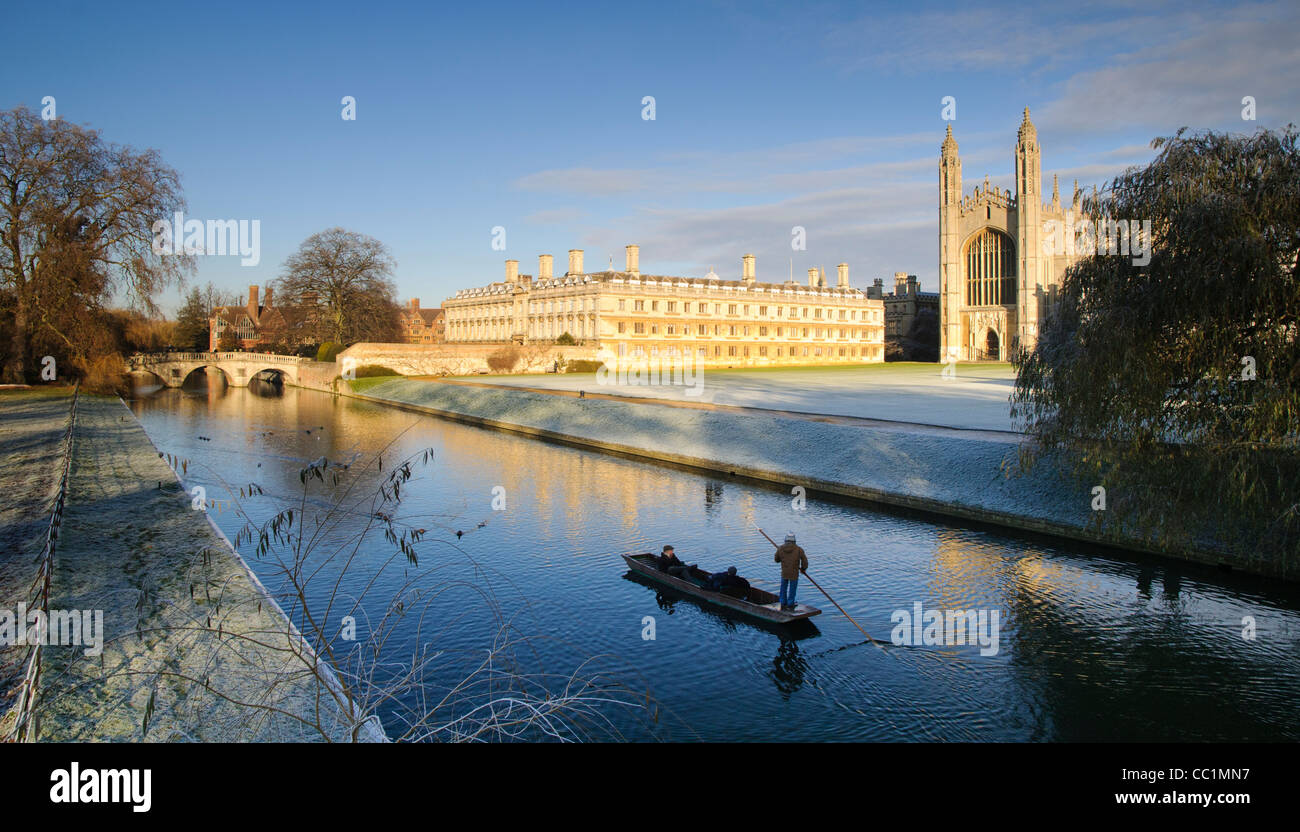 Punting past King's and Clare Colleges Cambridge Stock Photo