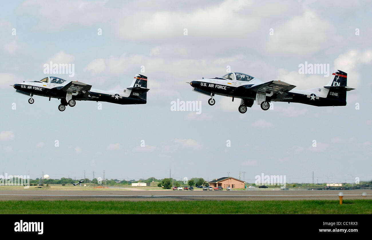 T 37 tweet hi res stock photography and images Alamy