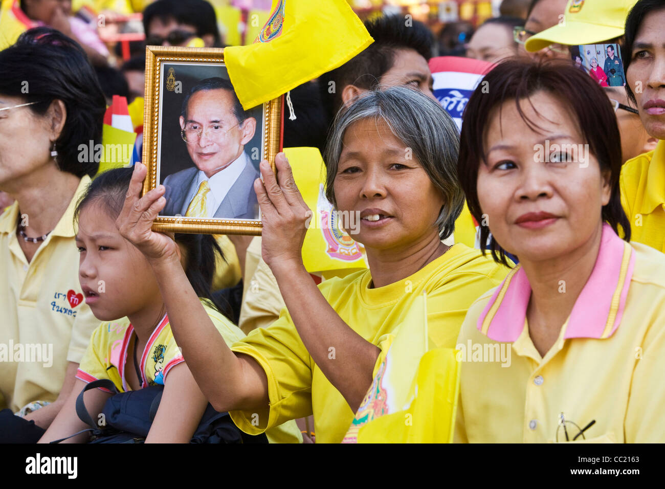 A woman holds an image of King Bhumibol Adulyadej during the King's 80th birthday celebrations. Bangkok, Thailand Stock Photo