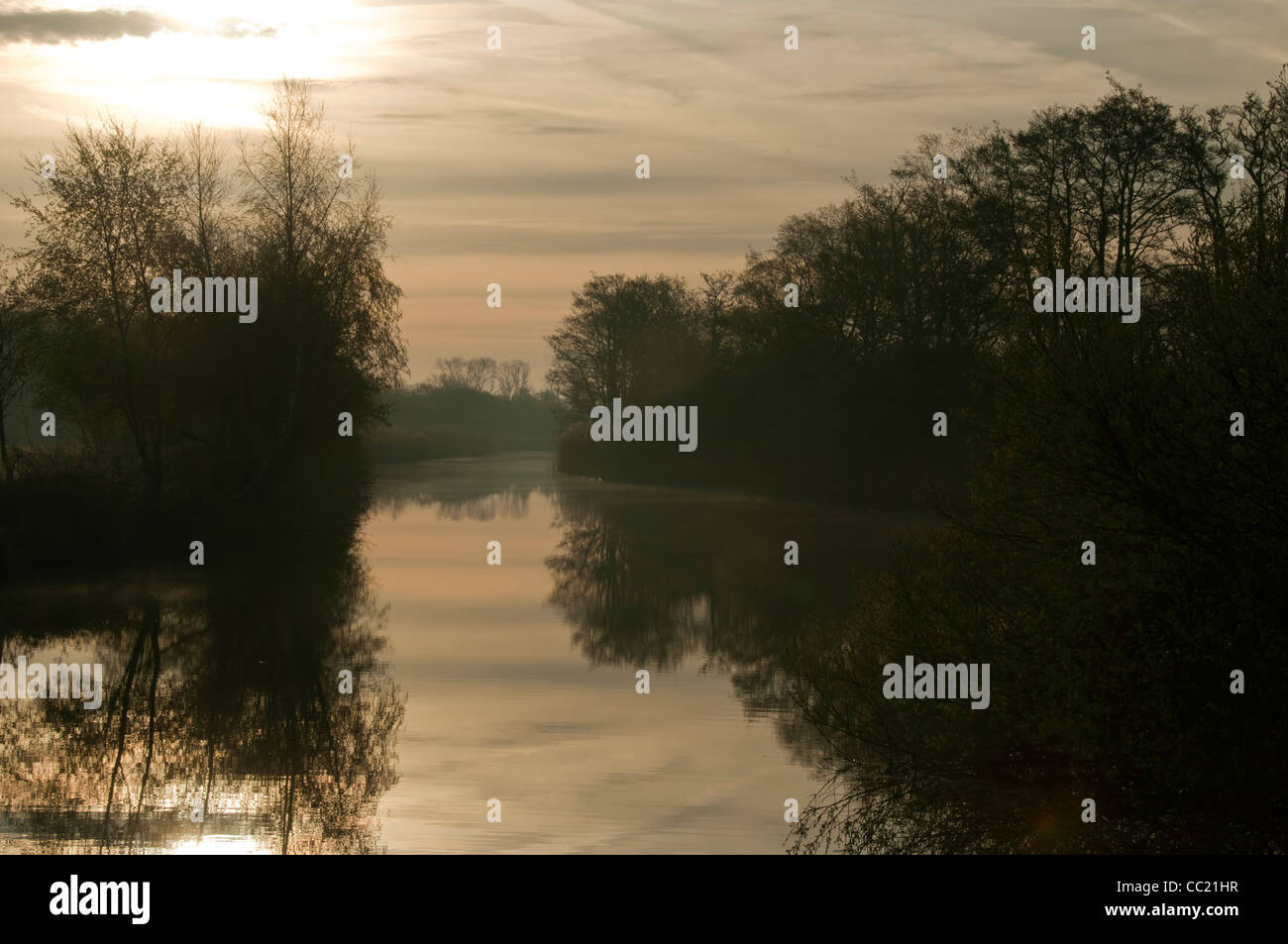 A MISTY MORNING ON THE RIVER ANT AT NORFOLK BROADS AT DAWN. Stock Photo