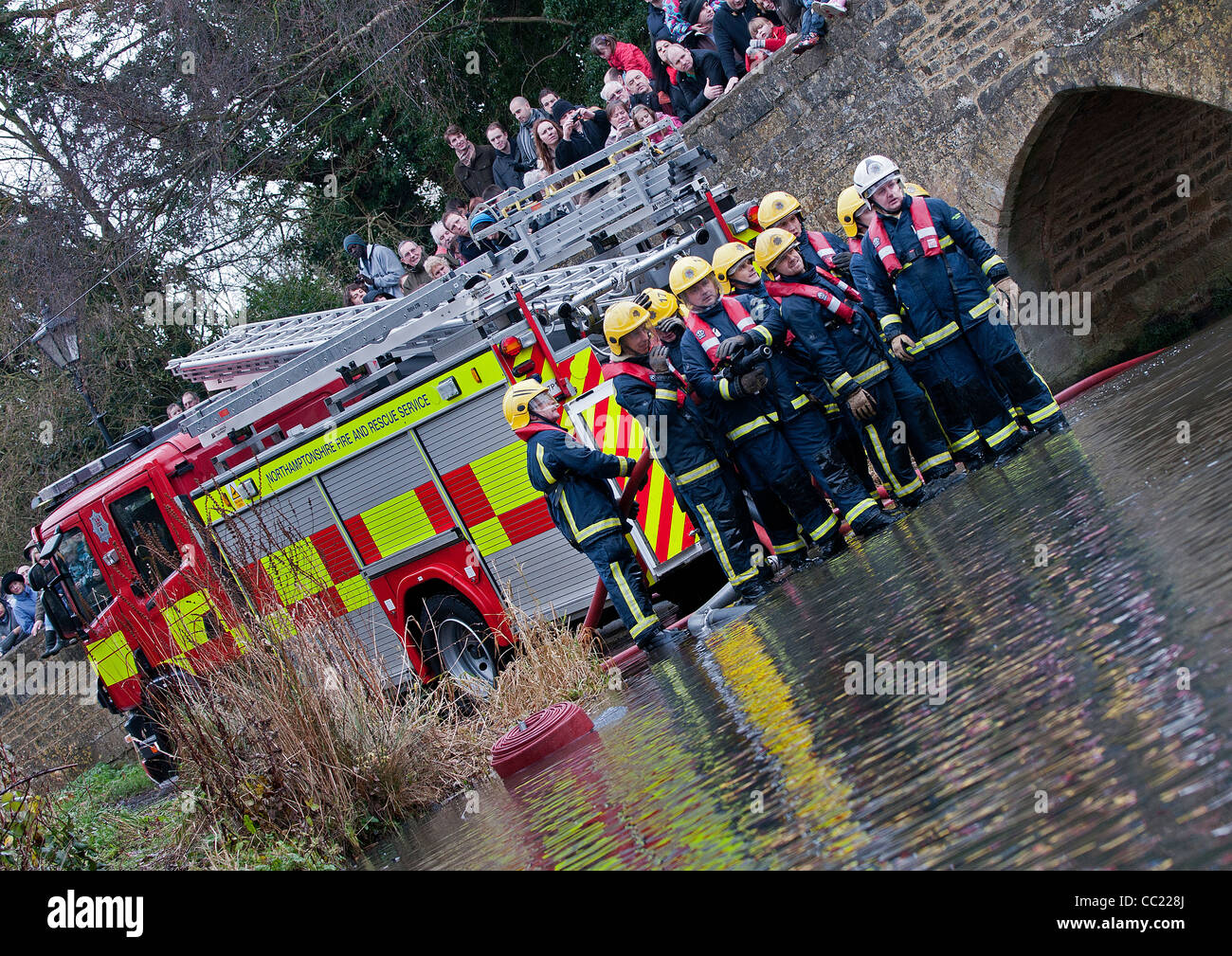 The team from Kettering Fire Service preparing Stock Photo Alamy