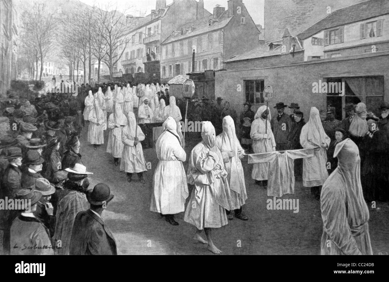 Easter Procession of White Penitents Dressed in White Cloaks or White Habits, Good Friday, Mende, Lozère, central France, 1904. Vintage Illustration Stock Photo