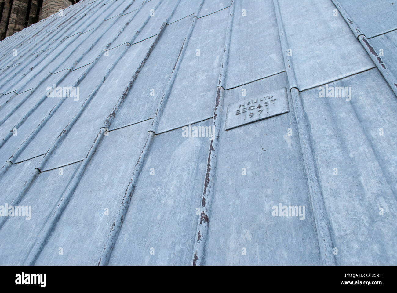 Lead roof of the nave of Lincoln Cathedral with 'N & U RECAST 1971' Stock Photo