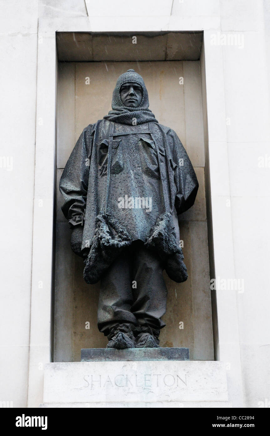 Statue of Shackleton at The Royal Geographical Society, Exhibition Road, Kensington, London, England, UK Stock Photo