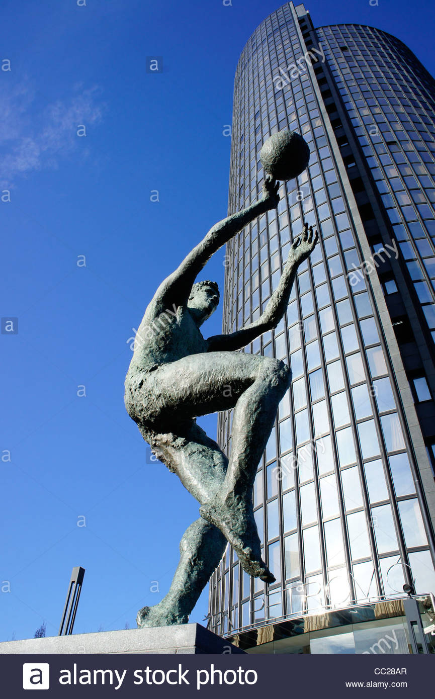 Basketball Statue Stock Photos & Basketball Statue Stock Images Alamy