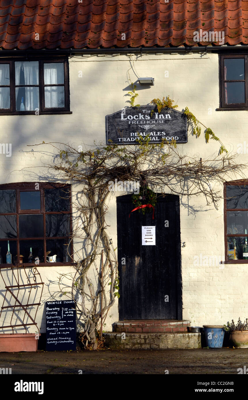 geldeston locks public house geldeston norfolk england Stock Photo Alamy