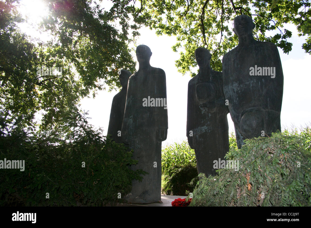 Bronze statues by Emil Krieger, Langemark German first world war military cemetery, Langemark-Poelkapelle, Ieper Ypres, Belgium Stock Photo