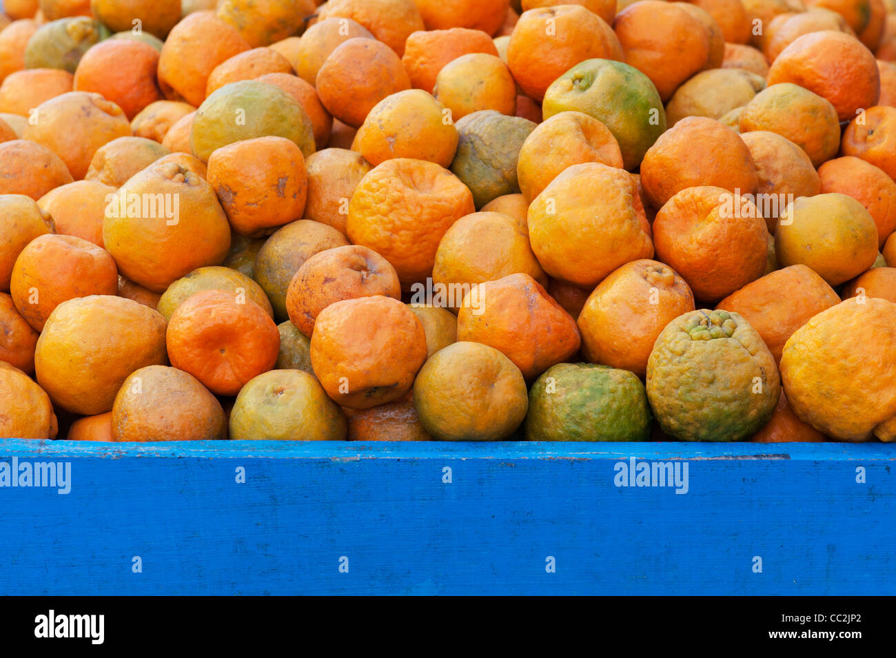 Indian oranges on a cart. Andhra Pradesh, India Stock Photo