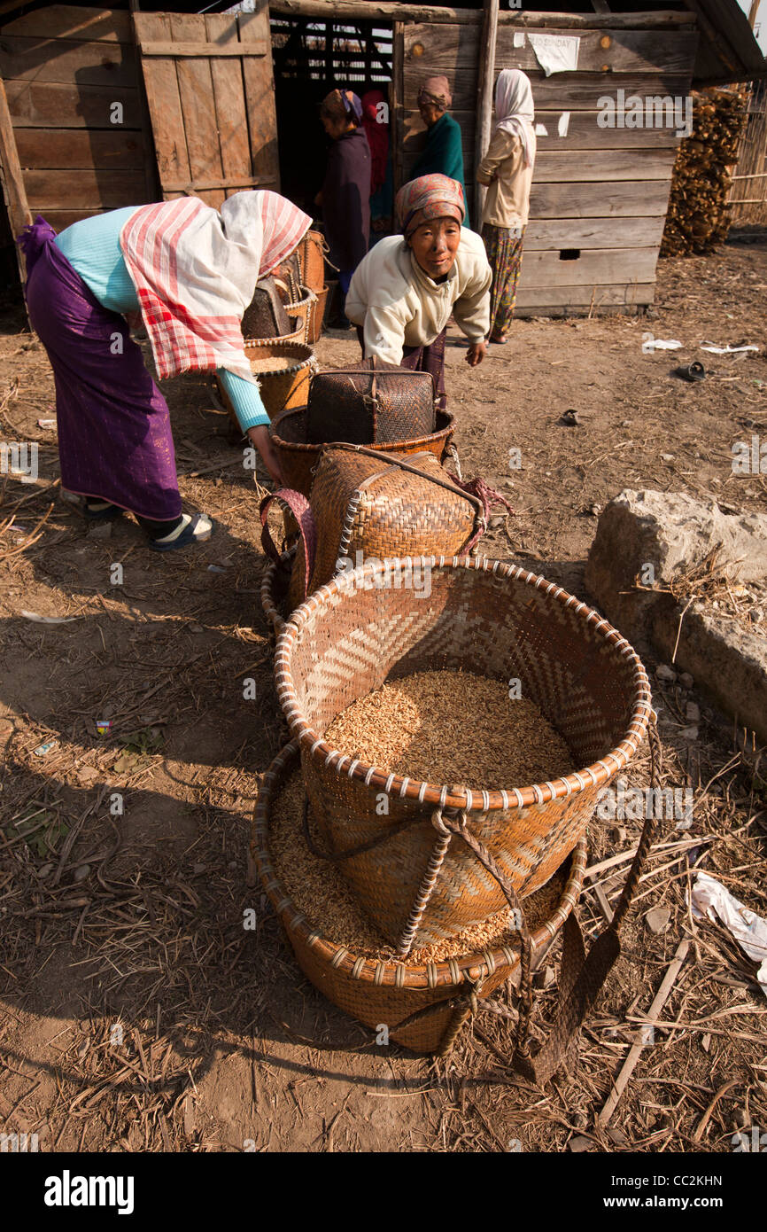 India, Arunachal Pradesh, Ziro Valley, Hari village mill, Apatani women with grain baskets Stock Photo