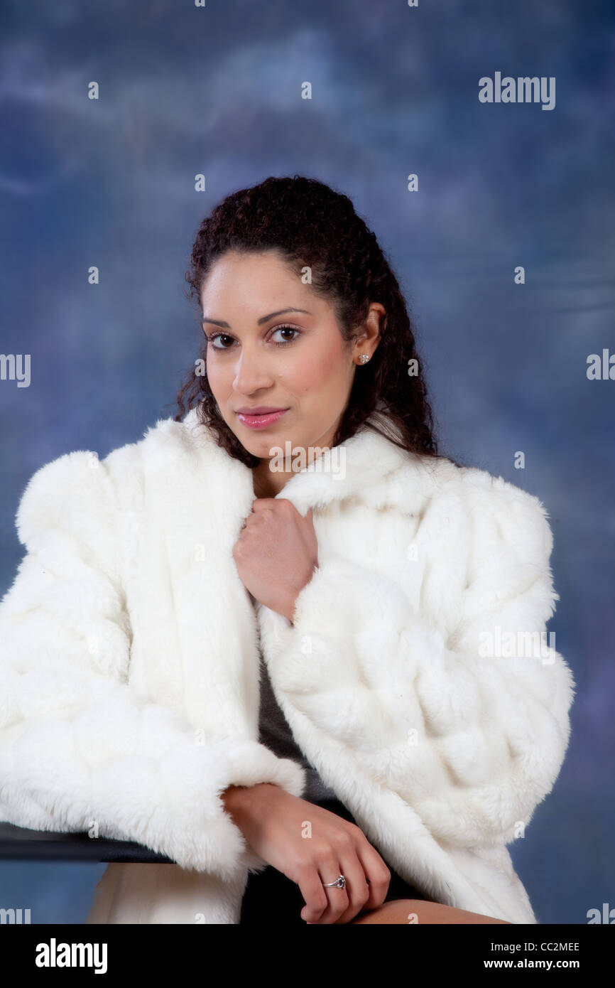 Woman wearing white fur hi-res stock photography and images - Alamy