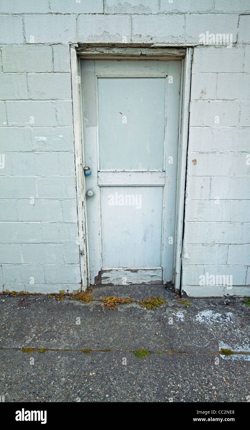 back alley door to business establishment Stock Photo Alamy