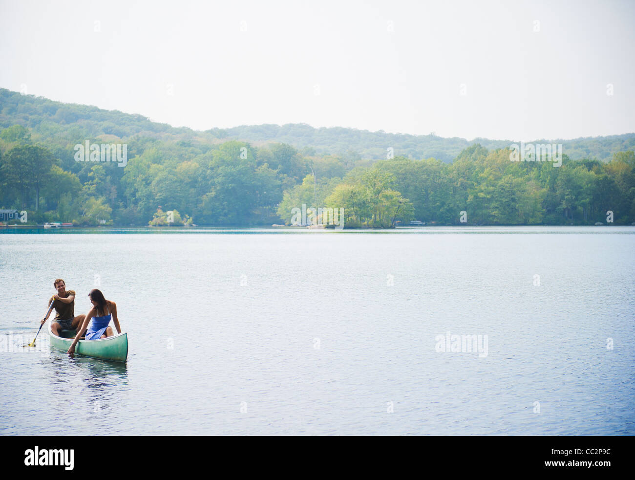 USA, New York, Putnam Valley, Roaring Brook Lake, Couple in boat on