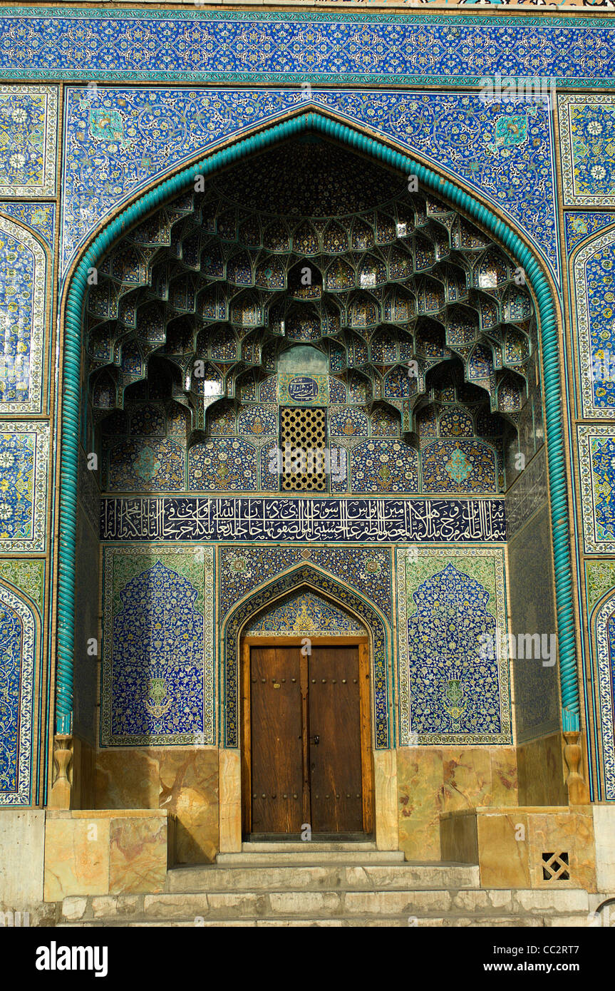 The Sheih Lotfollah Mosque in Isfahan, built by Shah Abbas I in the early  1600s, is certainly the most exquisite mosque in Iran Stock Photo - Alamy