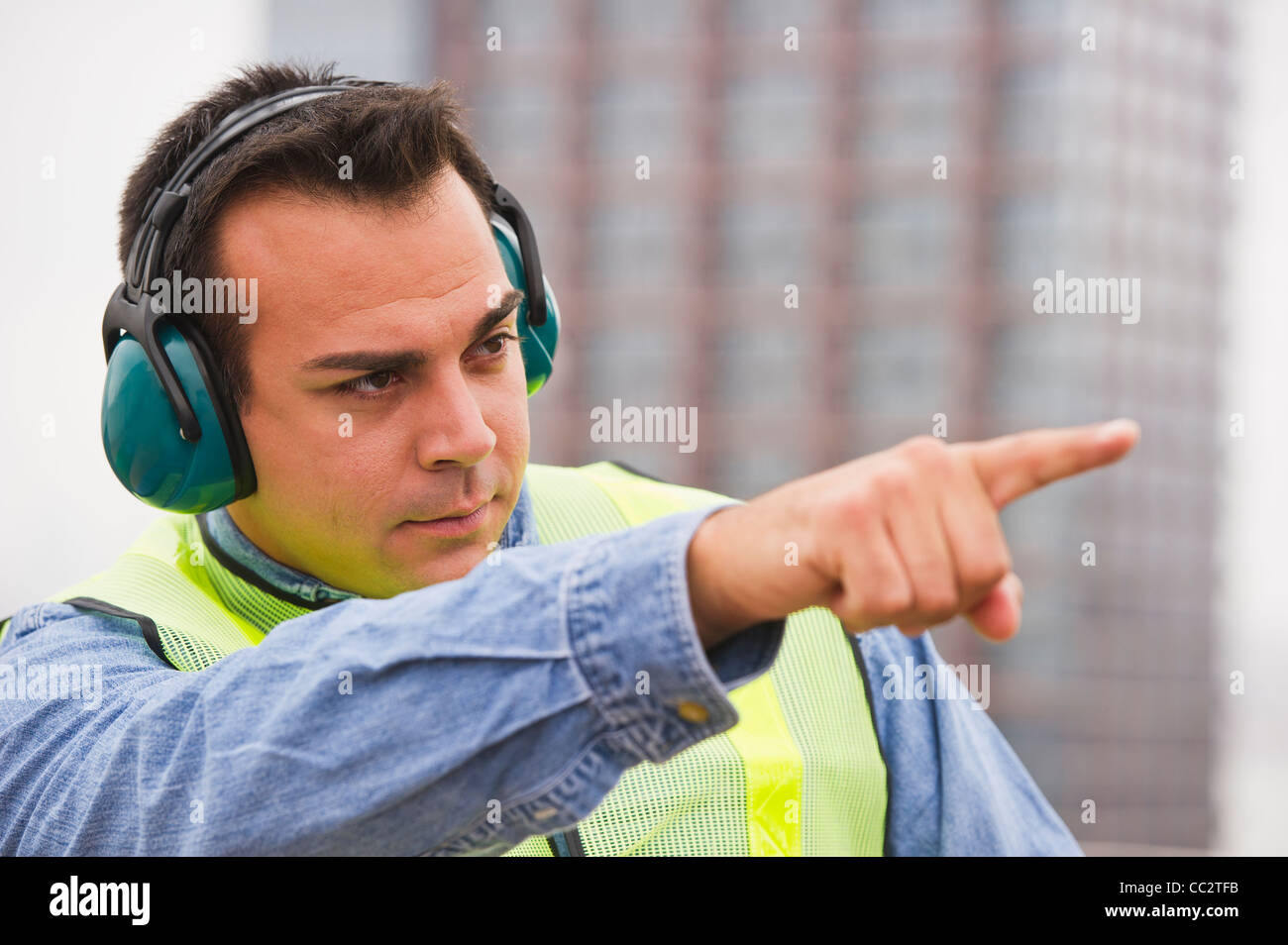 USA, New Jersey, Jersey City, Construction worker wearing reflective