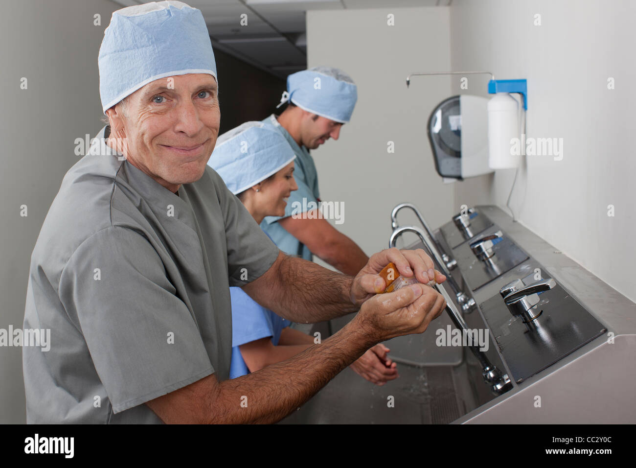 USA, Arizona, Phoenix, Surgeons washing hands in hospital Stock Photo